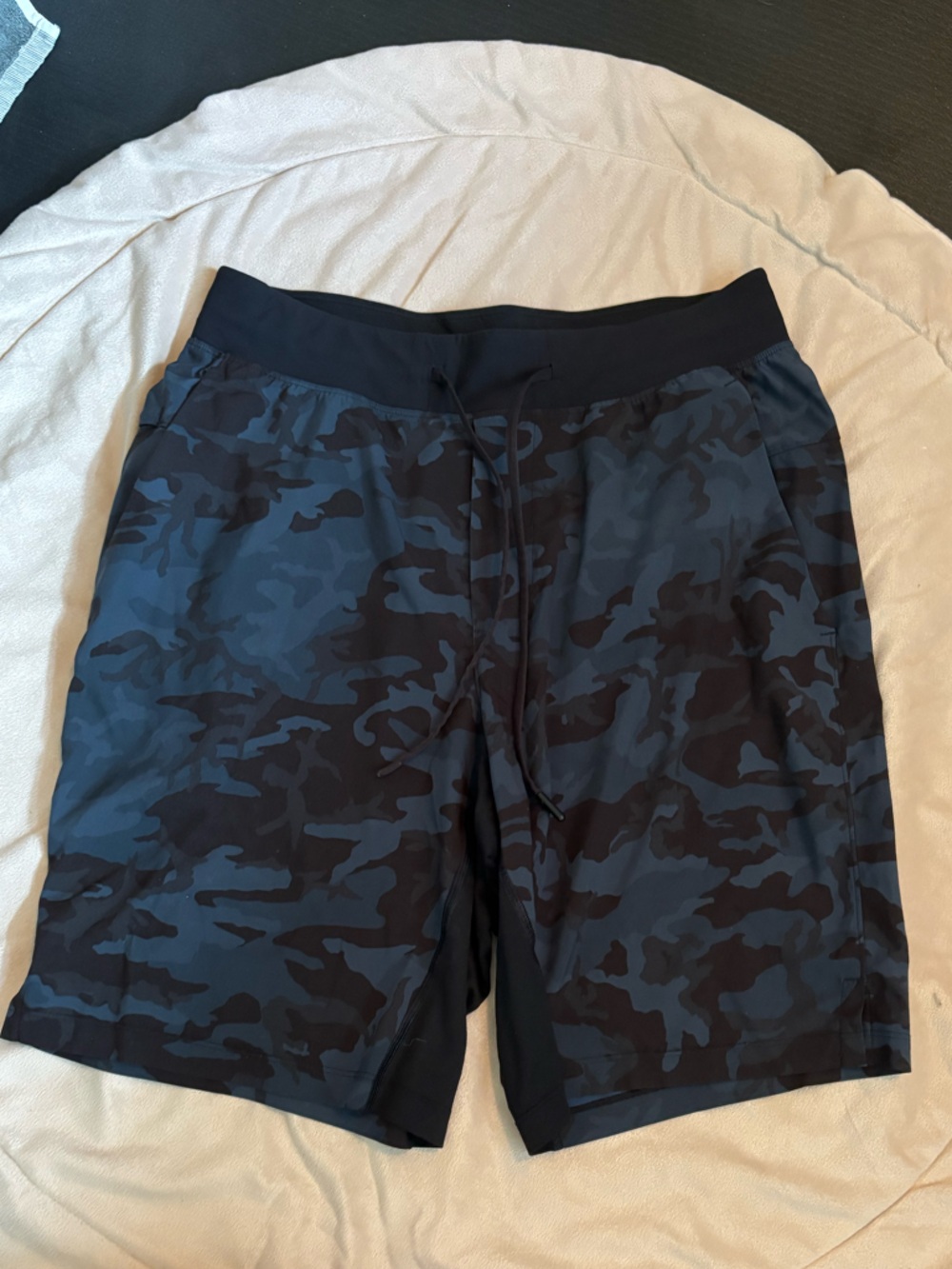 Lululemon men’s camo shorts